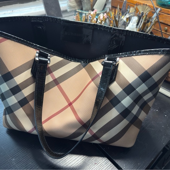 ADDITIONAL PRICE CUT Closet Clear Out Burberry Black and Tan Tote Bag, pouch - Picture 6 of 16